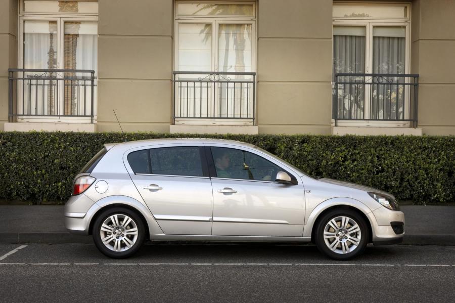  Holden Astra 1.9 CDTi 2006 года  (фото 20 из 36)